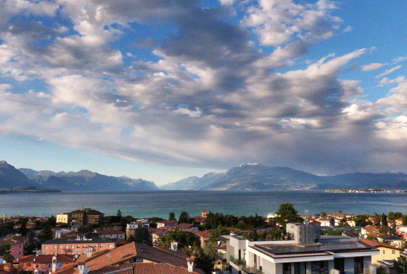 Lake View Penthouse Desenzano 1333×896